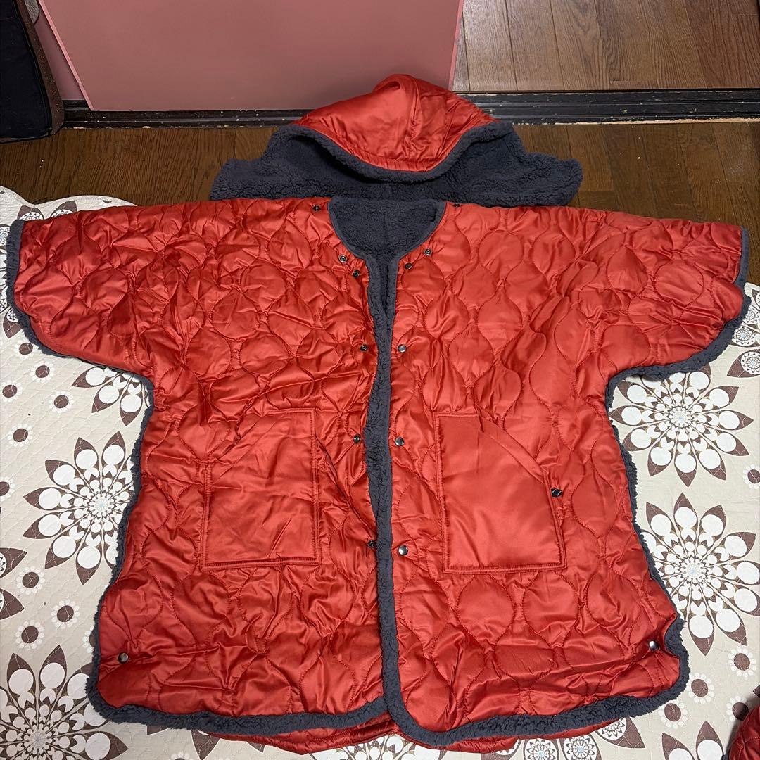 LUGH 魔法瓶ブランケット　赤いキルティングフード付きジャケット