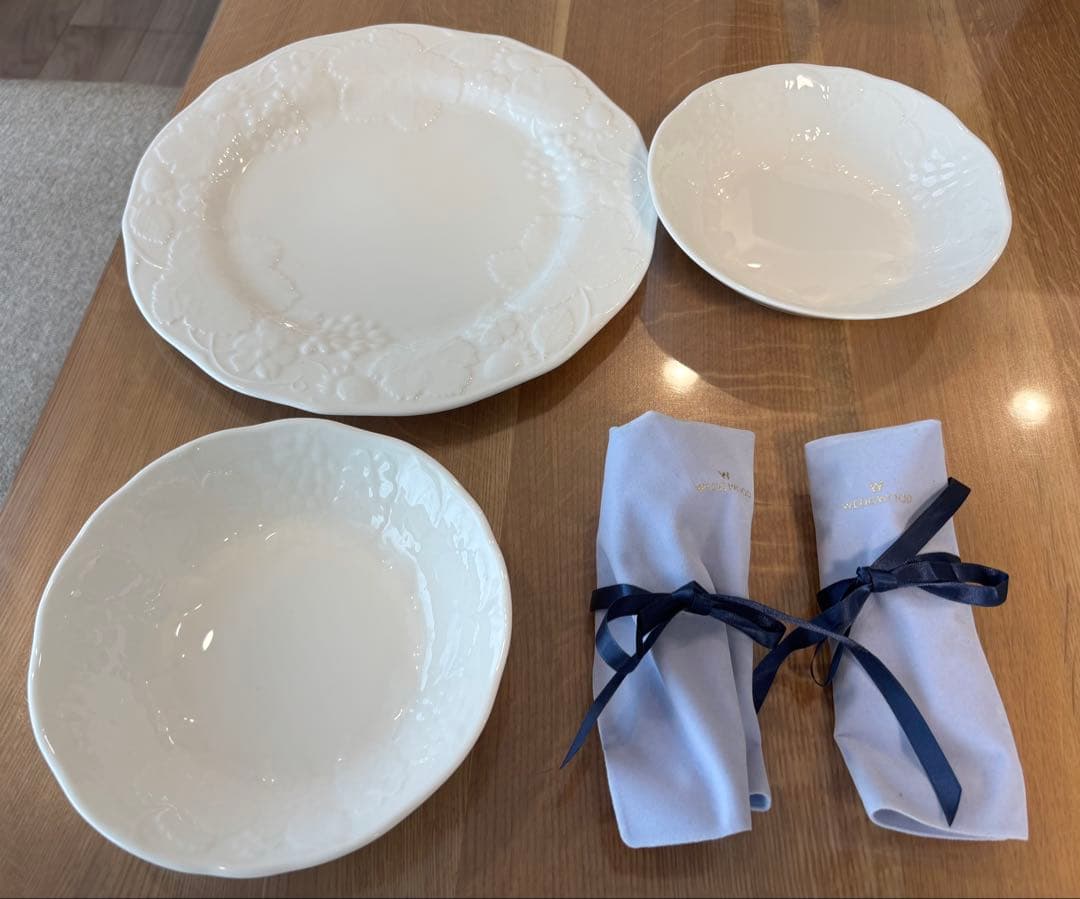ウェッジウッド　プレート2枚、ボウル2枚、スプーン、フォークセット