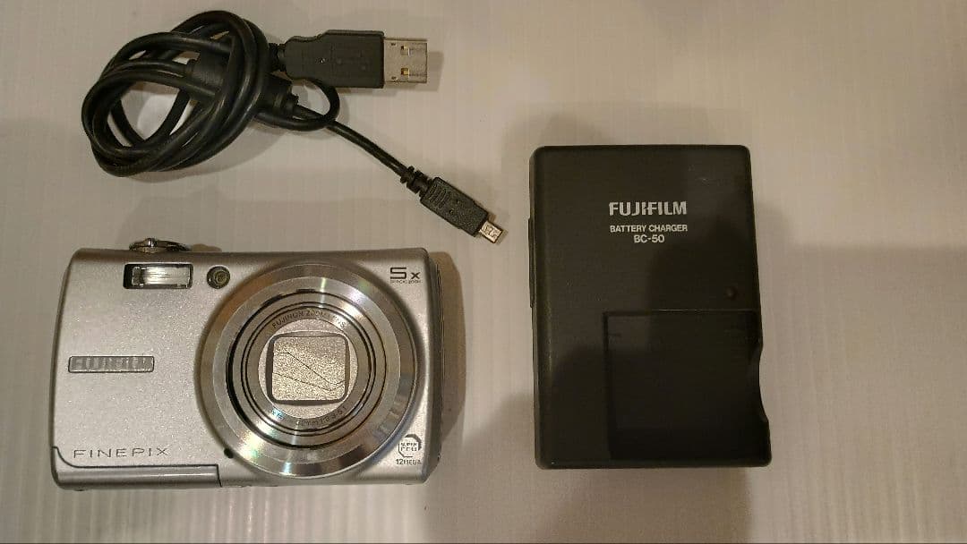 FUJIFILM FINEPIX F100fd コンパクトデジタルカメラ