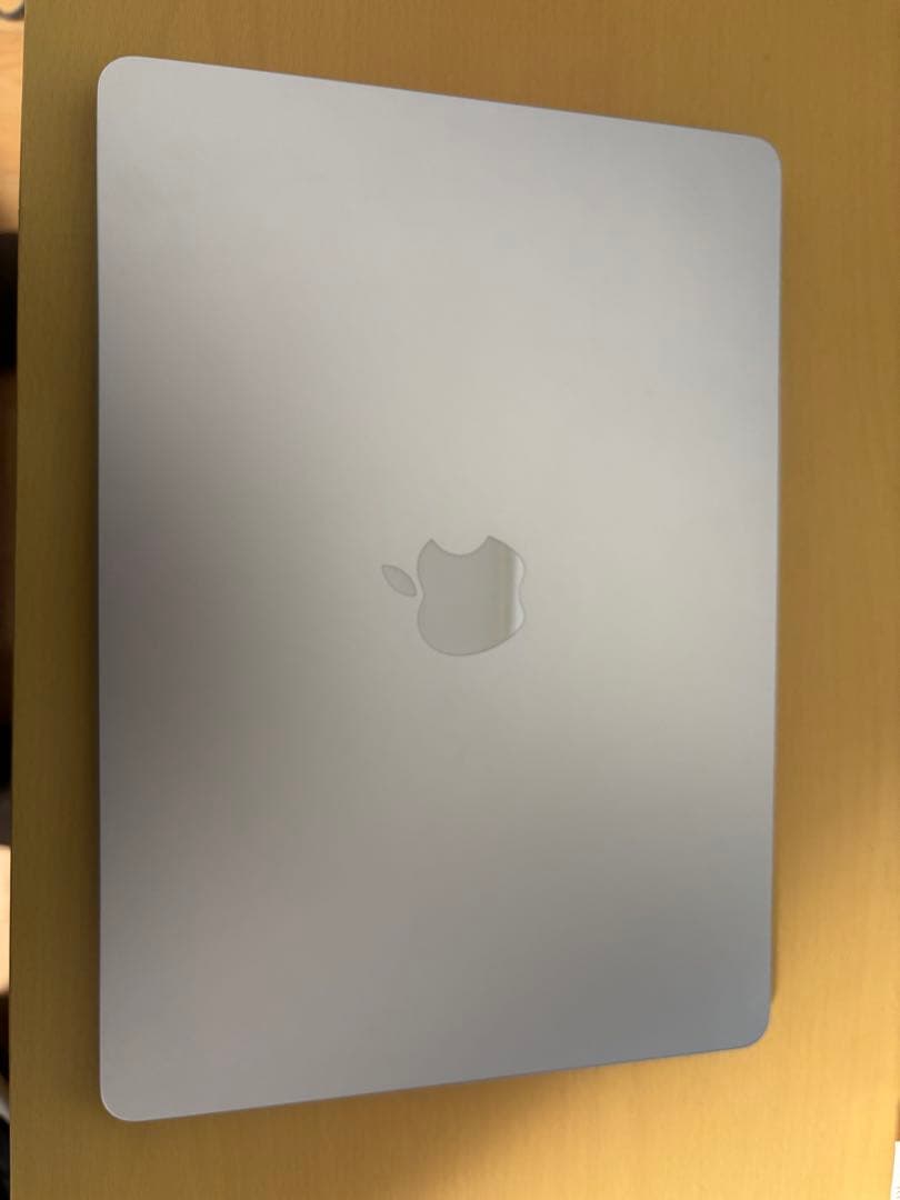 新品近い Apple MacBook Air (M4, 16GB, 256GB)