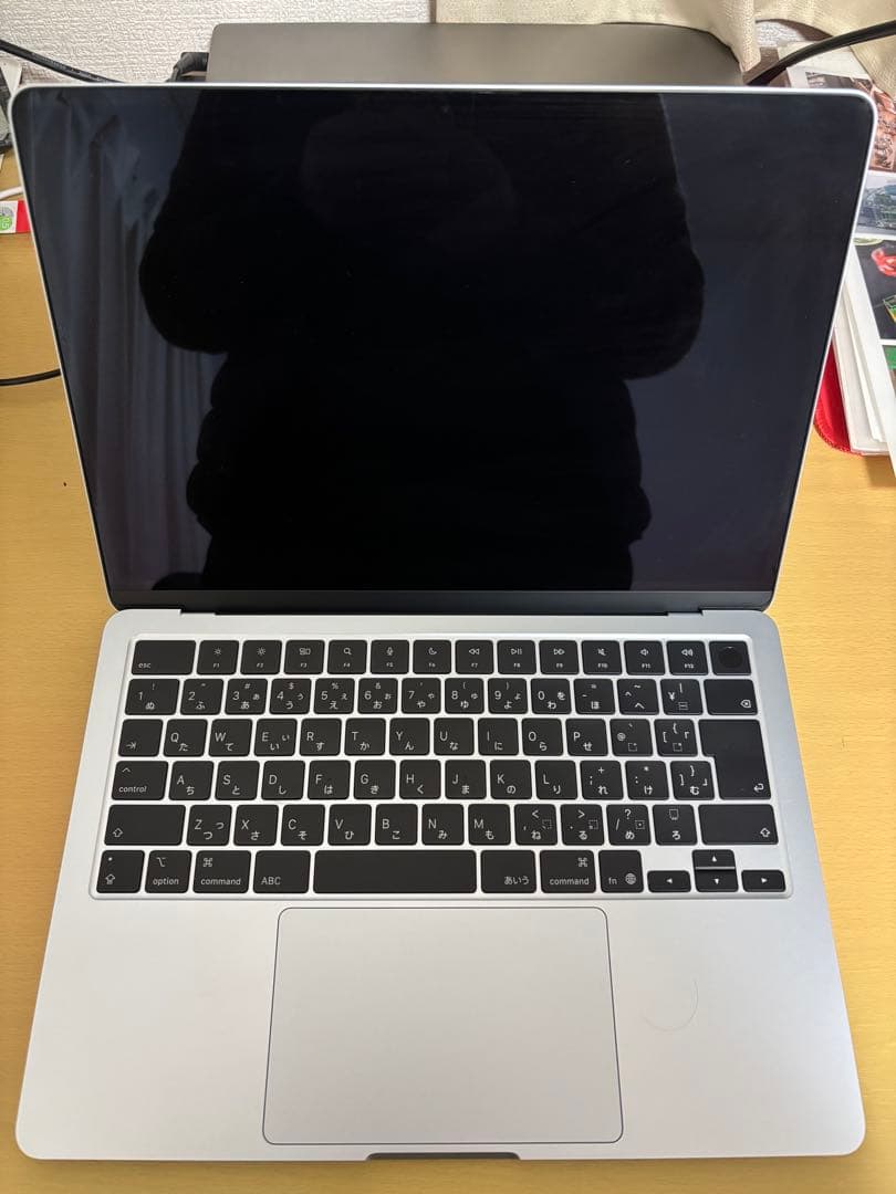 新品近い Apple MacBook Air (M4, 16GB, 256GB)