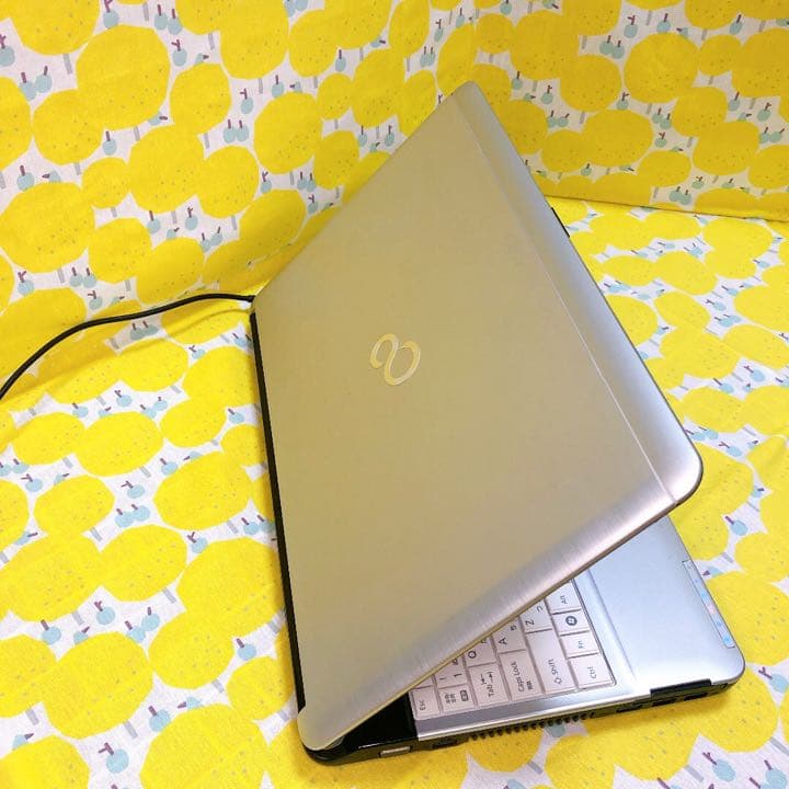 *59❤️進学や就職の準備に✨カンタンすぐ使える♫オシャレなノートパソコン