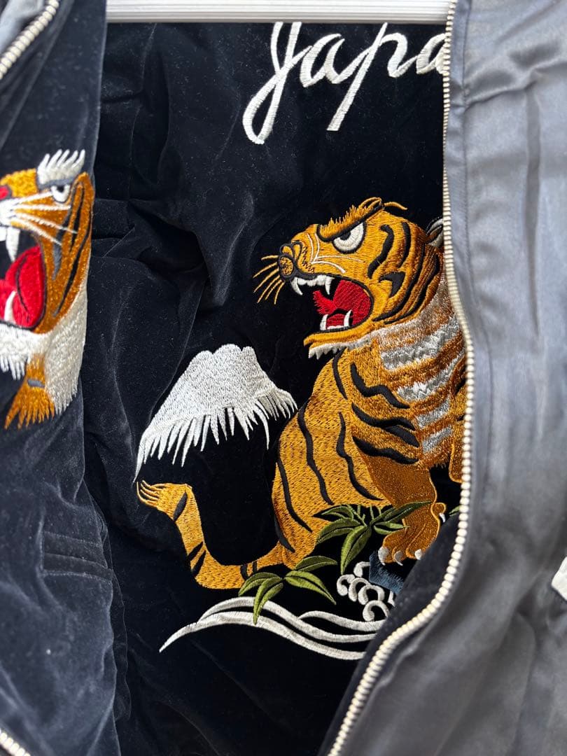 虎とドラゴン刺繍 スカジャン