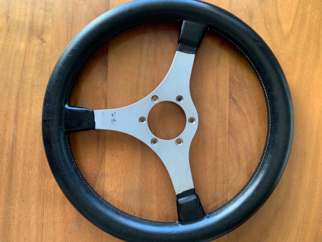 MOMO ステアリング ジャッキースチュワート 　ホーンボタン+ボス