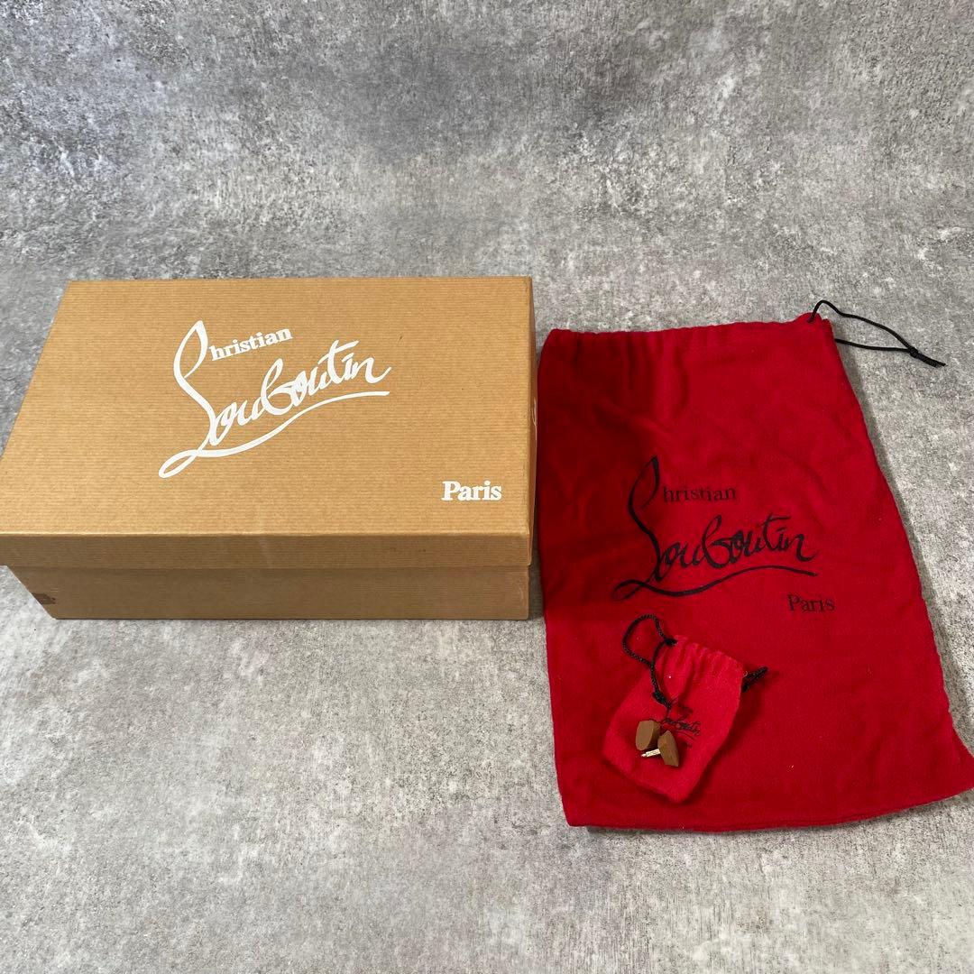 クリスチャンルブタン　バレエシューズ ヒール　エナメルレザー　ベージュ