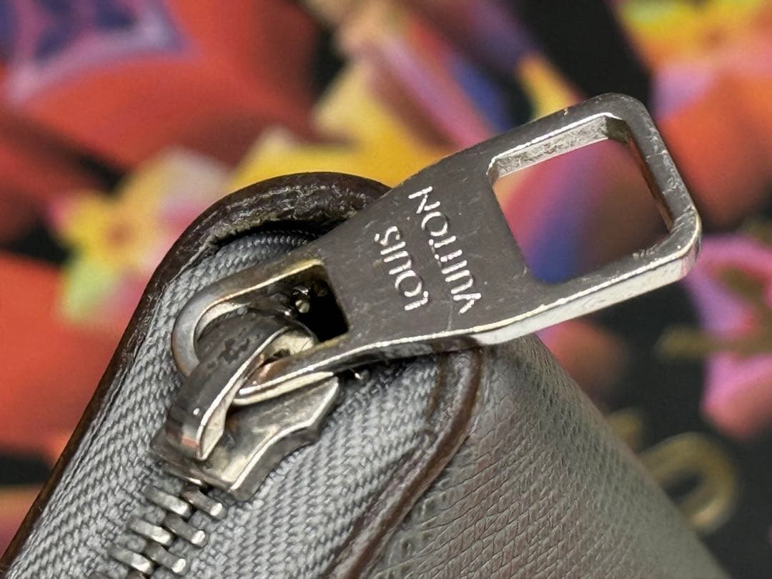 ルイヴィトン　タイガ　ジッピーオーガナイザー長財布　グレー系