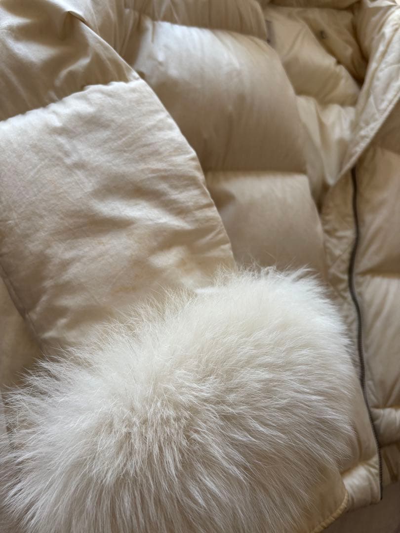 MONCLER フード付きダウンジャケット　袖ファー　オフホワイト　サイズ2