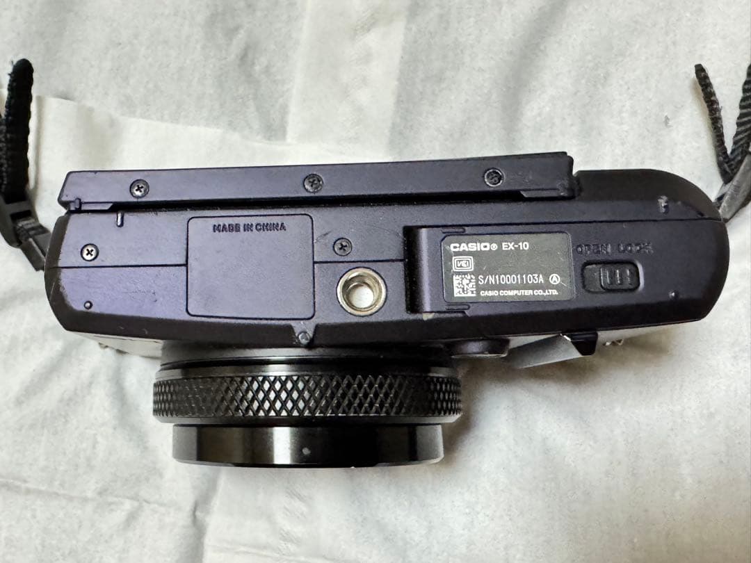 CASIO EX-10デジタルカメラ