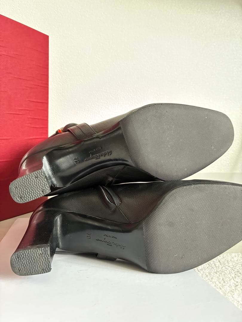 極美品 Ferragamo ブラックレザー　ミドルブーツ　箱付き　24cm