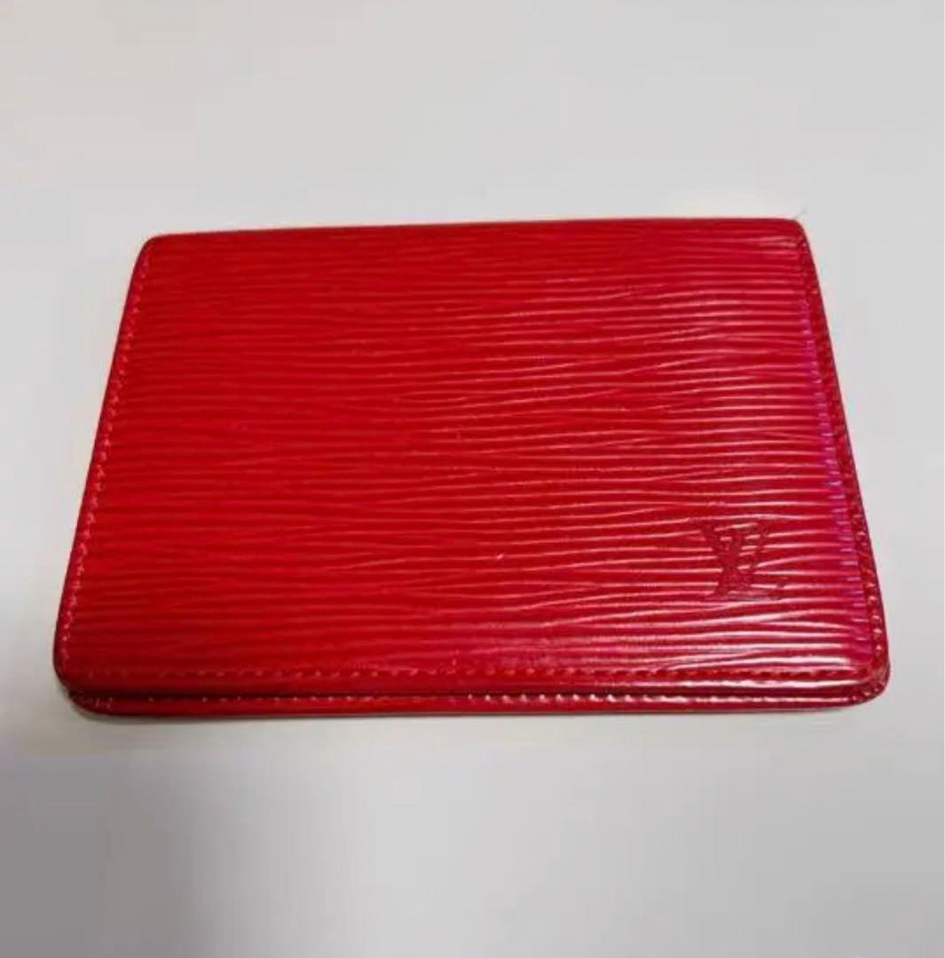 ヴィトン エピ 定期入れ