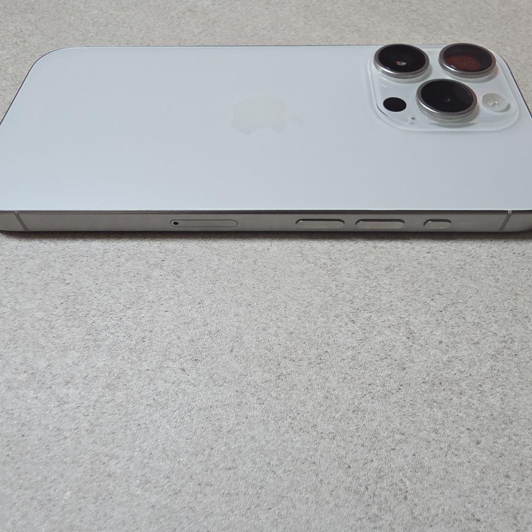 美品iPhone 15 Pro 256GBホワイトチタニウム Apple 携帯