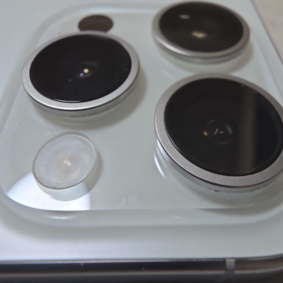 美品iPhone 15 Pro 256GBホワイトチタニウム Apple 携帯