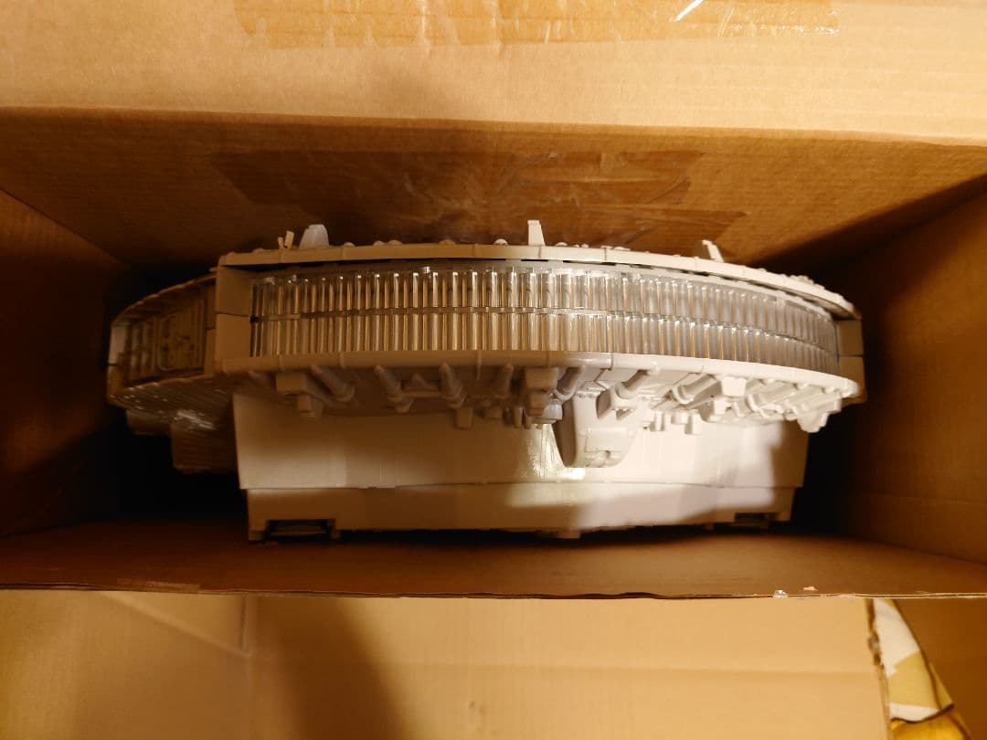 ハズブロ スターウォーズ トリロジー ミレニアム・ファルコン フィギュア付き！！