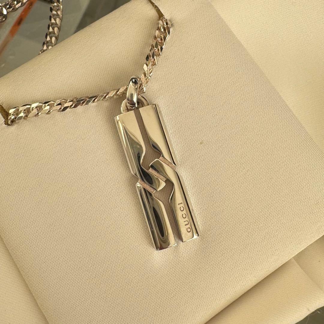 GUCCI シルバー ノットインフィニティー ネックレス