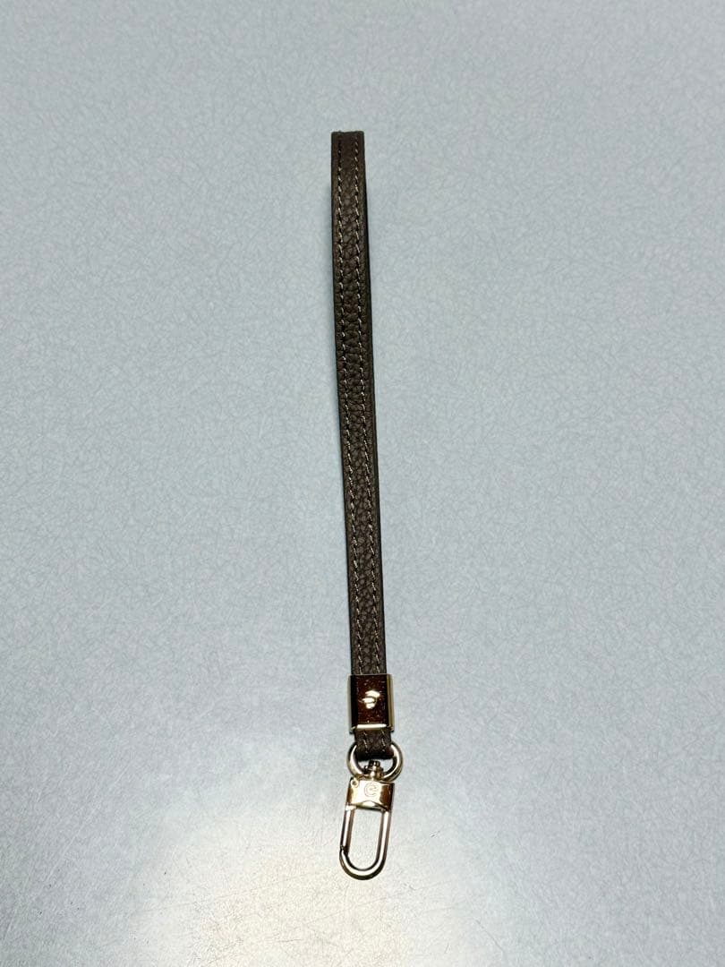 美品★CUSTYPE スマホケース モカ iPhone16pro