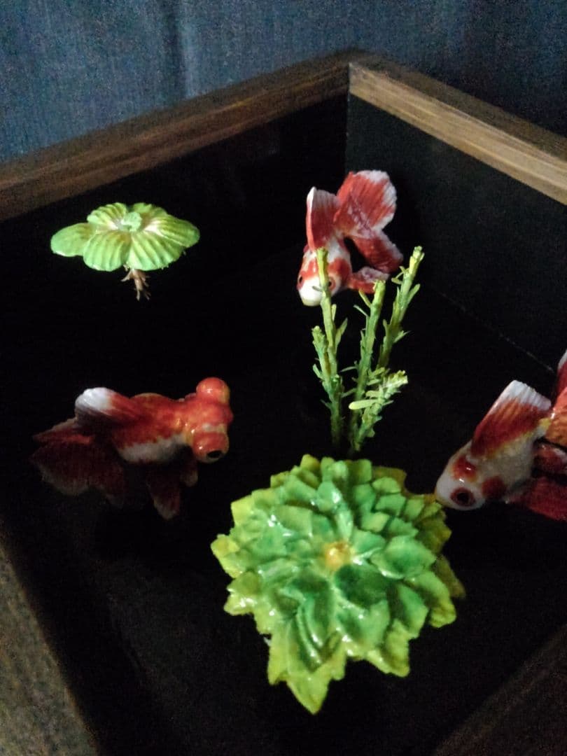 木彫りの金魚