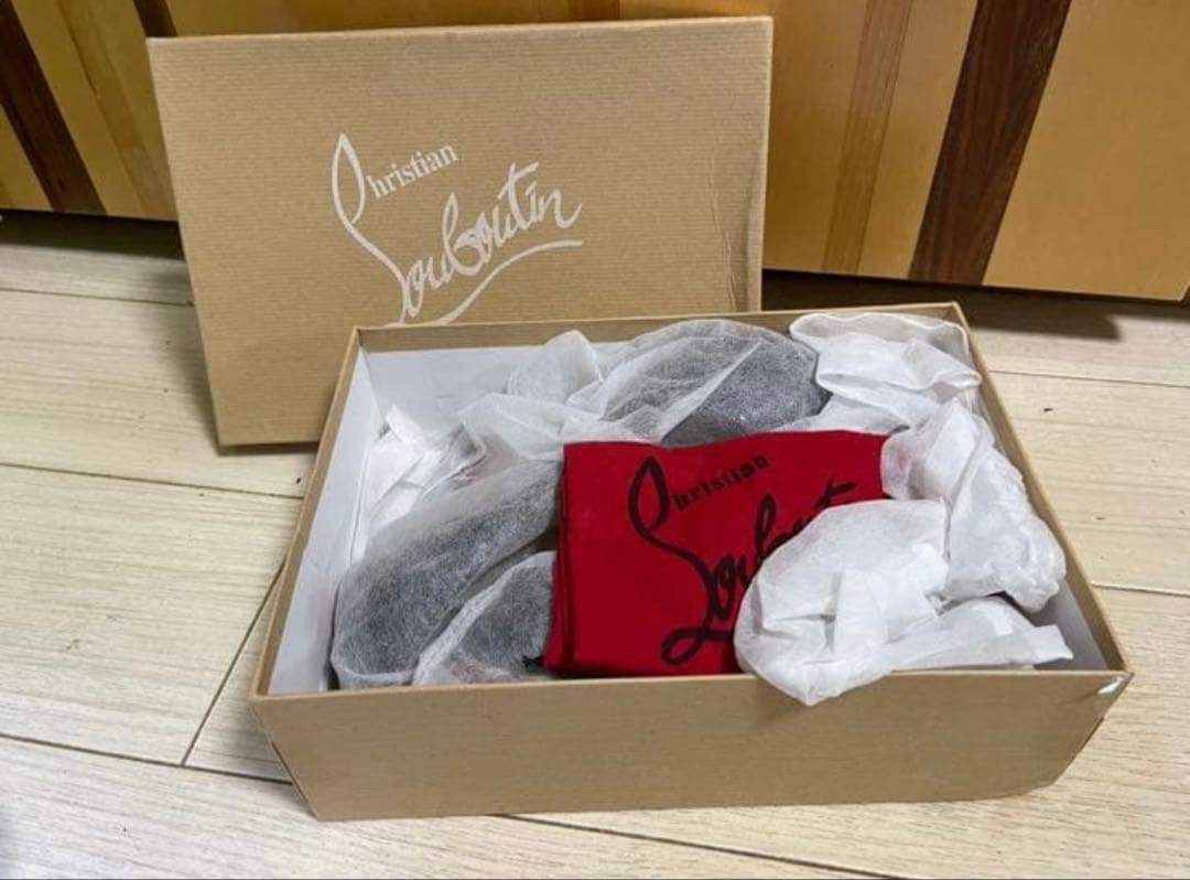 ありゃりゃ Christian Louboutin オープントゥパンプス