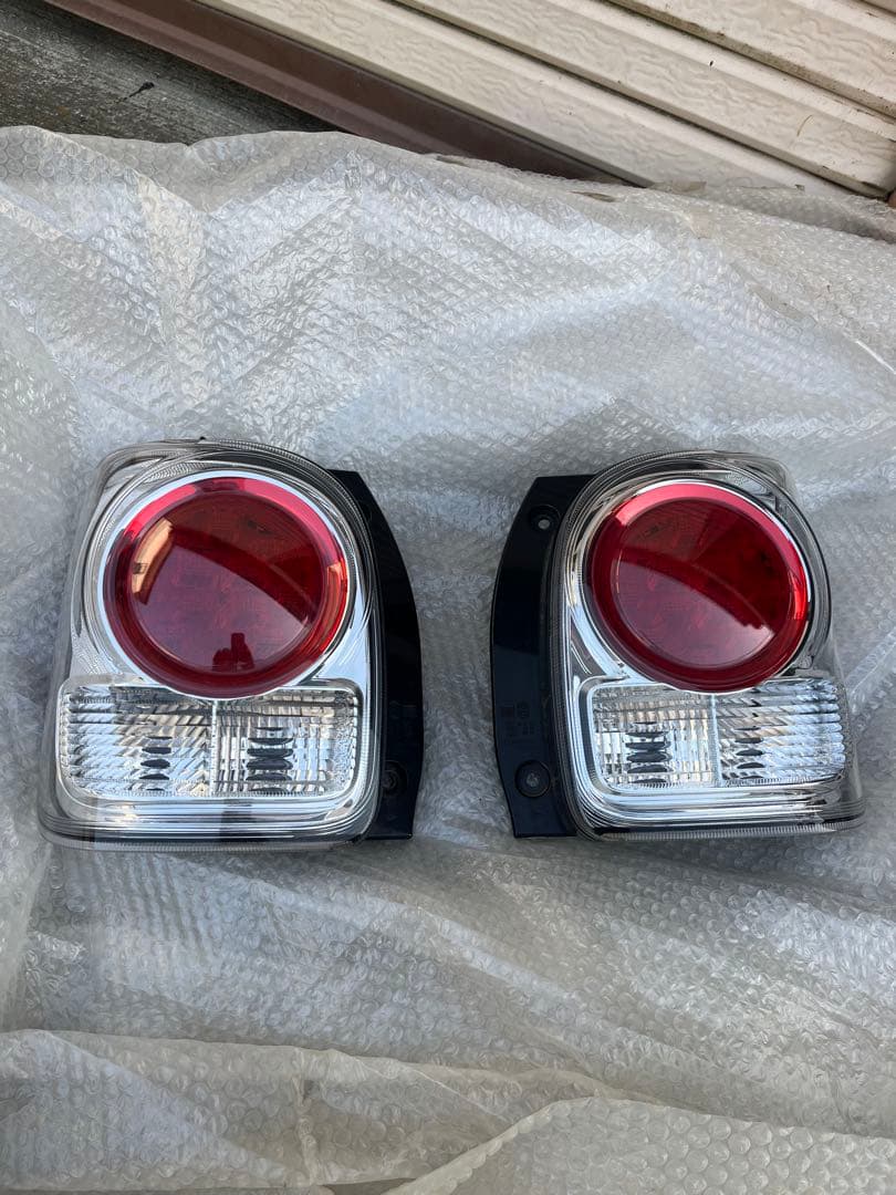 値下げ　LA800S ムーヴキャンバス　テールランプ　左右セット