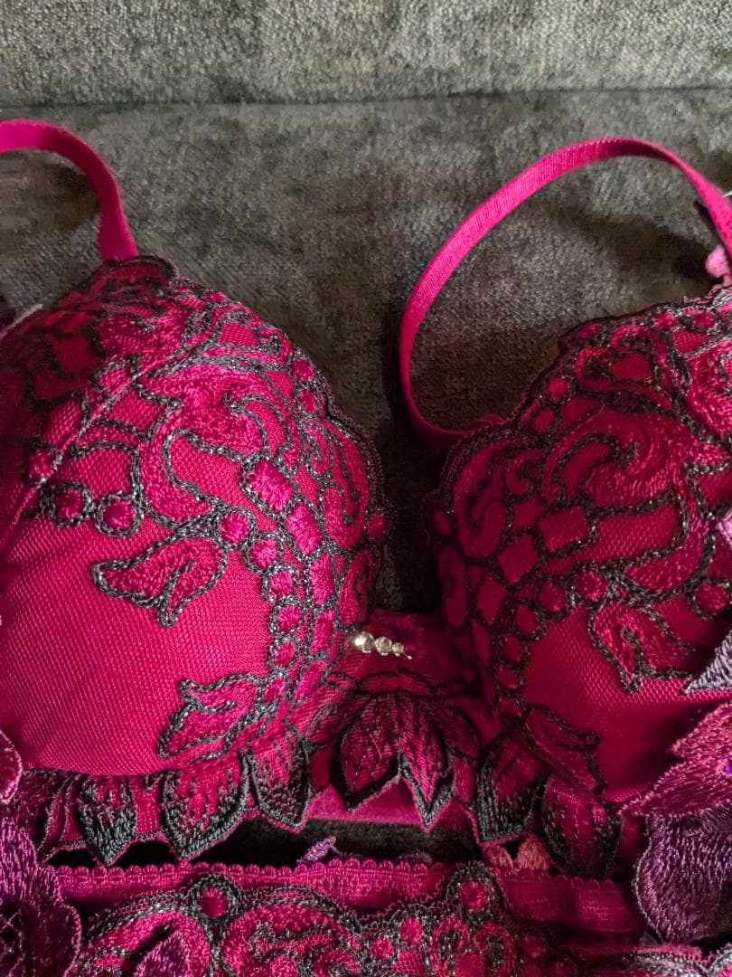 紅*て様 ワコール、サルート、02グループ、ブラC75、レースショーツLサイズ。