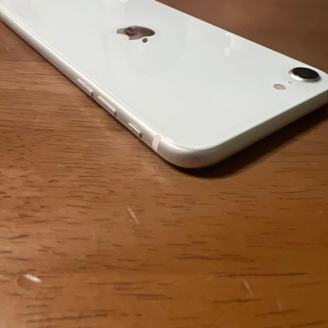 iPhone se 第二世代 64GB ホワイト simフリー　バッテリー85%
