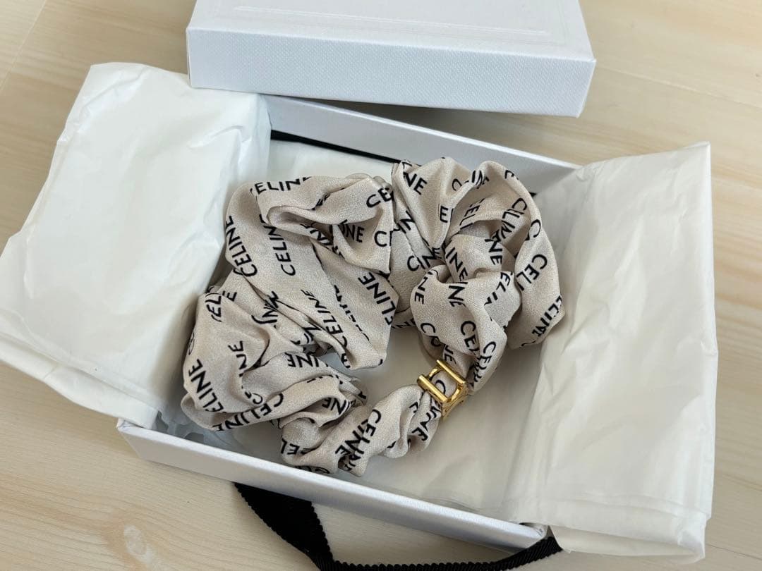 【新品未使用】CELINE ロゴ入りシュシュ