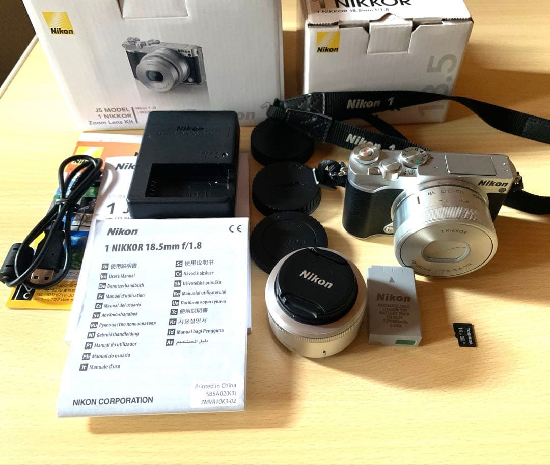 NikonJ5ミラーレスダブルレンズ付きシルバー