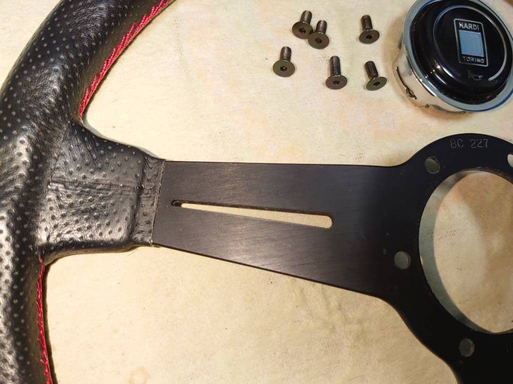 NARDIスポーツ36 Φブラック パンチングレザーレッドステッチ