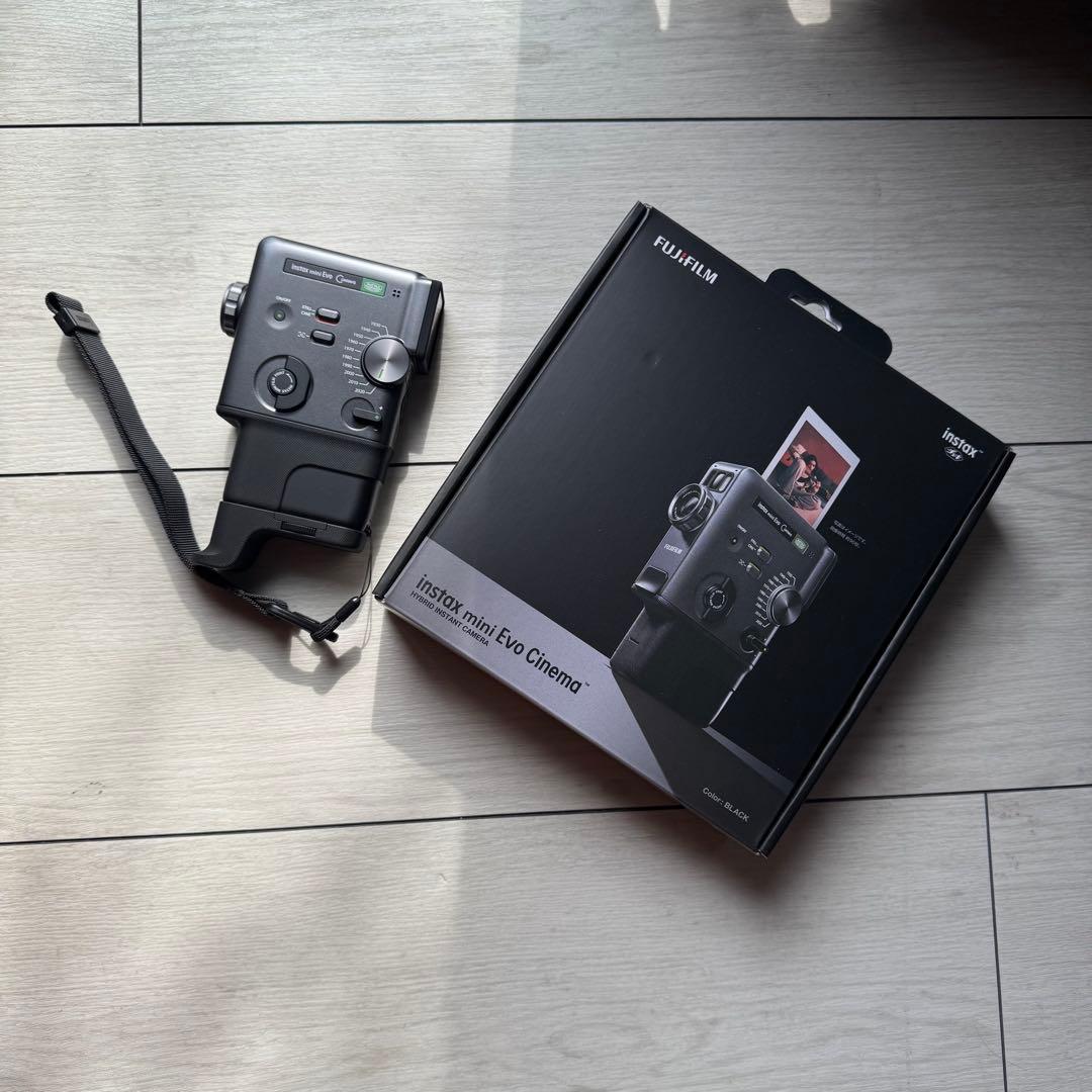 富士フィルム instax mini Evo Cinema ブラック　チェキ
