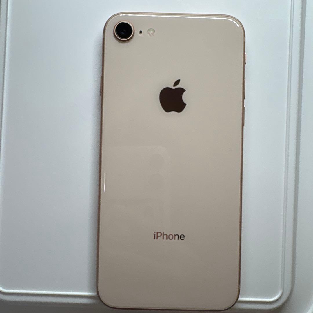 （スマホケース付き）iPhone8 ゴールド 本体 64GB SIMフリー