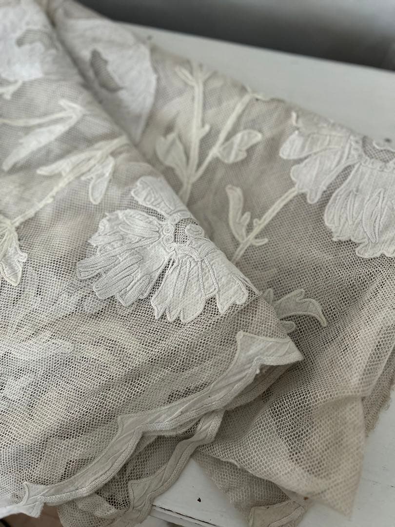 フランスアンティーク花柄刺繍チュールカーテン2枚セット