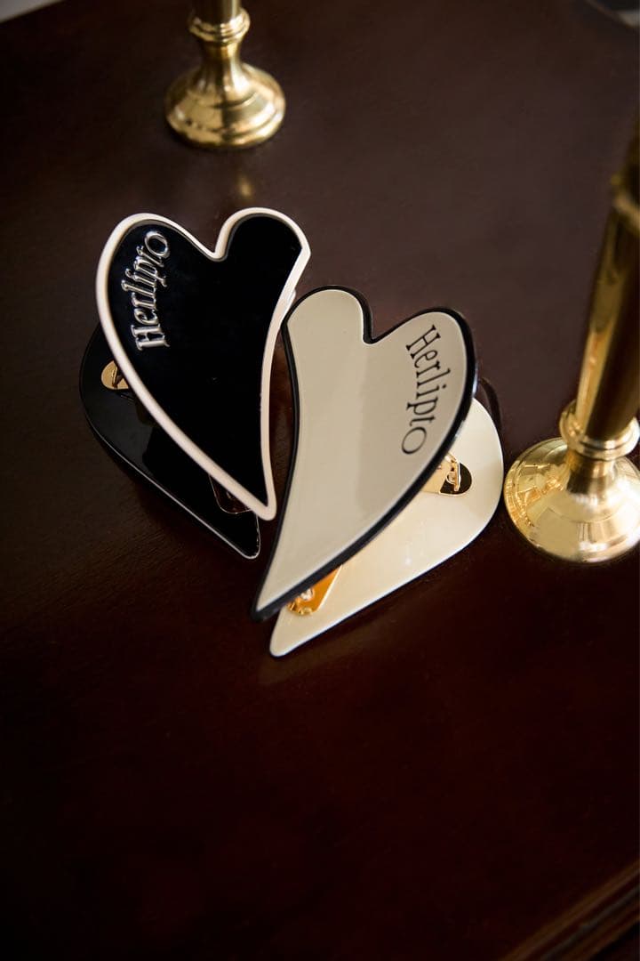 Herlipto Bicolor Heart Hair Clip 黒と白