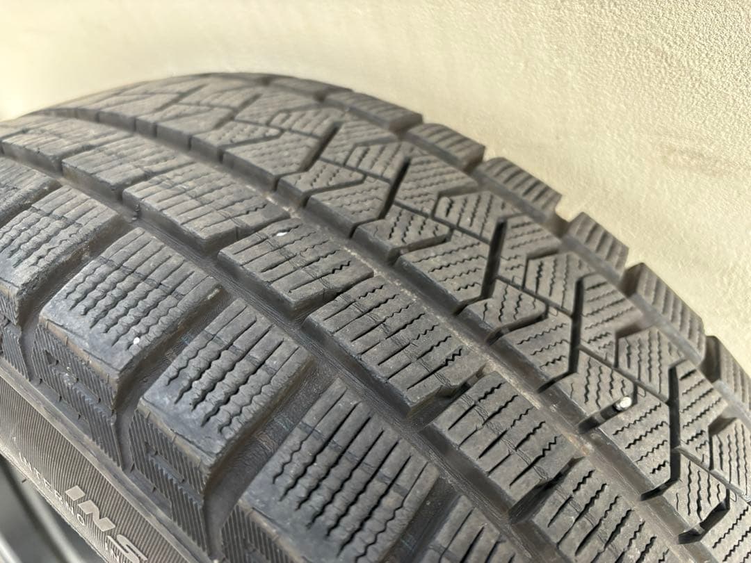 ラージャン様195/55 R16 スタッドレスタイヤ ホイールセット