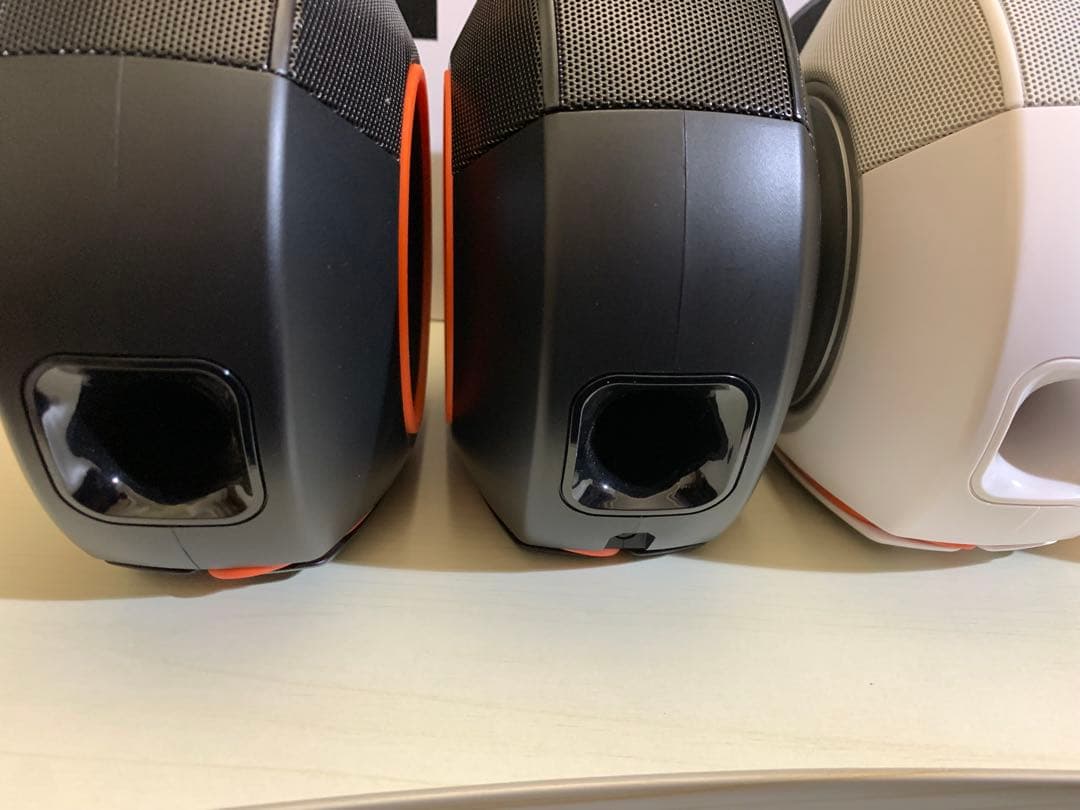 JBL Pebbles 白＆黒の 2箱セット　パソコン用スピーカー　元箱有り