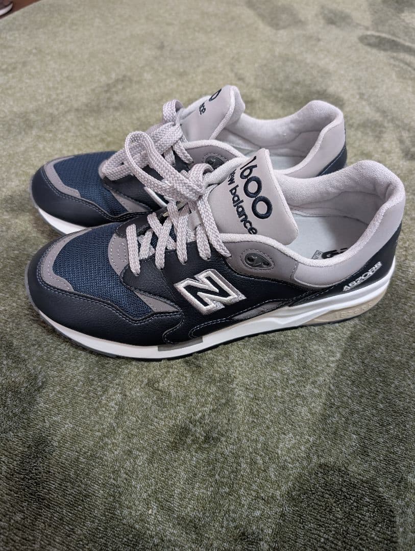 美品 New Balance 1600 ネイビー/グレースニーカー