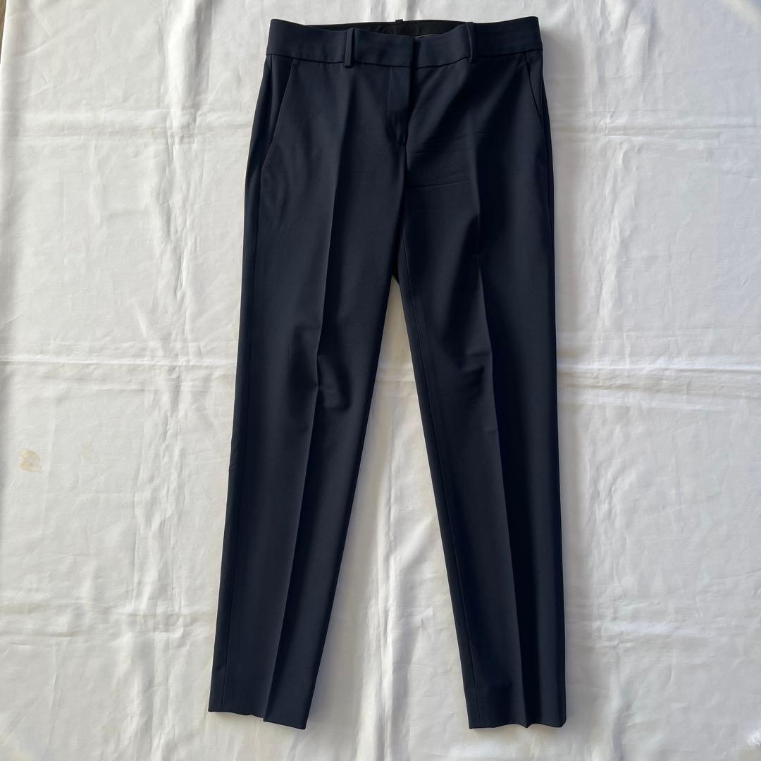 theory セオリー　ネイビーノーカラー パンツスーツ　サイズ0
