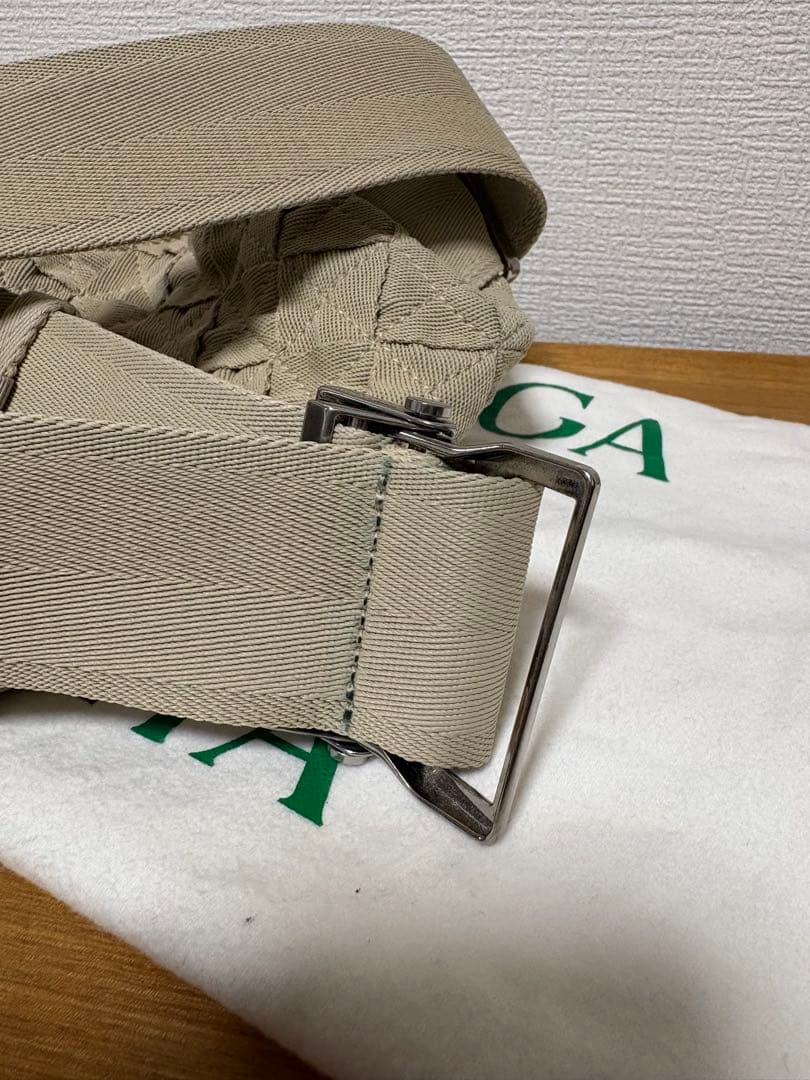 BOTTEGA VENETA ベージュ ボディバッグ　ウェビング　ボッテガ