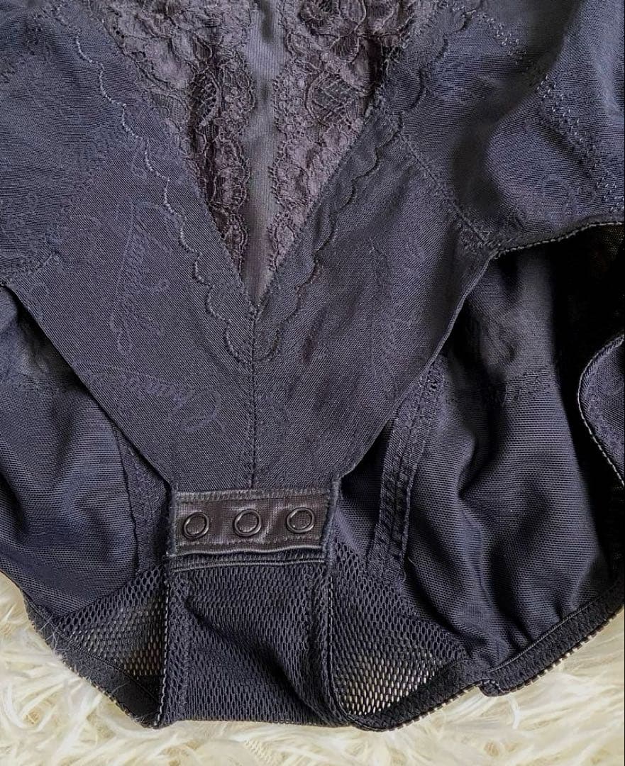 シャンデールのボディースーツx1 ブラx2 ガードルx2のブラックの5点セット