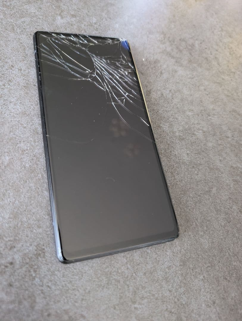 Google Pixel 6a 本体 画面ひび割れあり