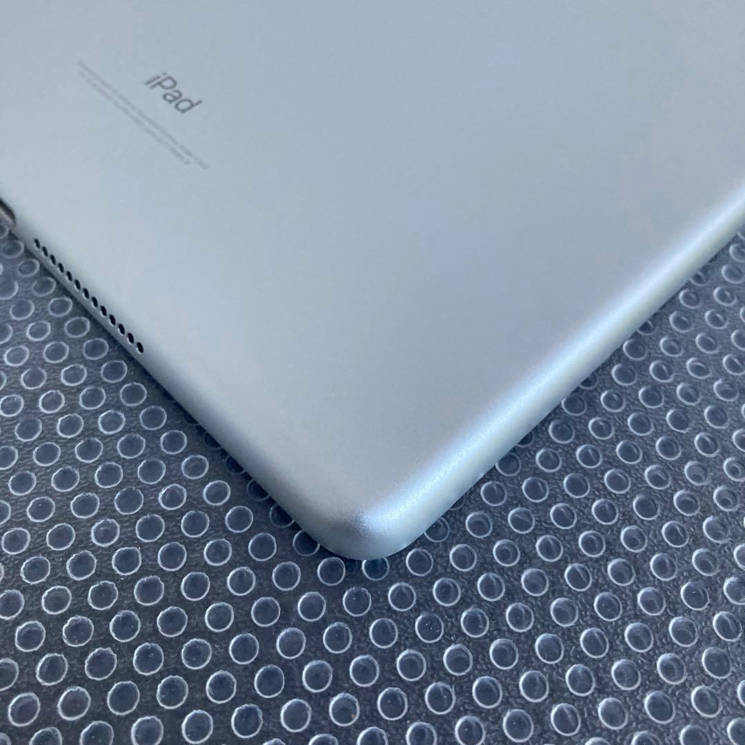 3188 美品☆電池ほぼ新品☆iPad5 第5世代 32GB SIMフリー☆