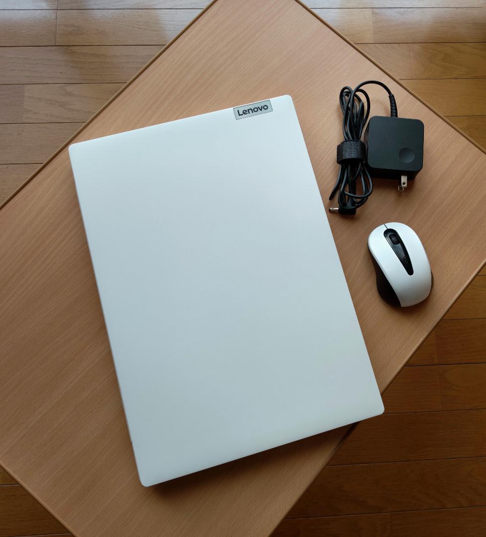 Lenovo Ideapadノートパソコン ホワイト