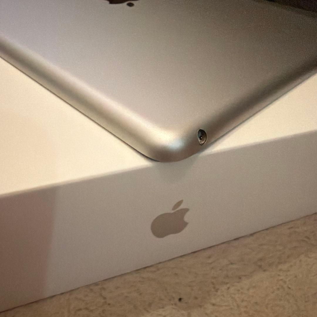 iPad 第9世代 256GB 10.2 シルバー Wi-Fiモデル 本体