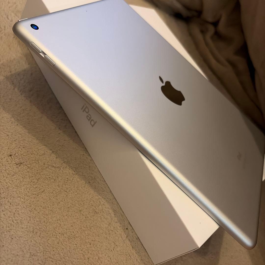 iPad 第9世代 256GB 10.2 シルバー Wi-Fiモデル 本体