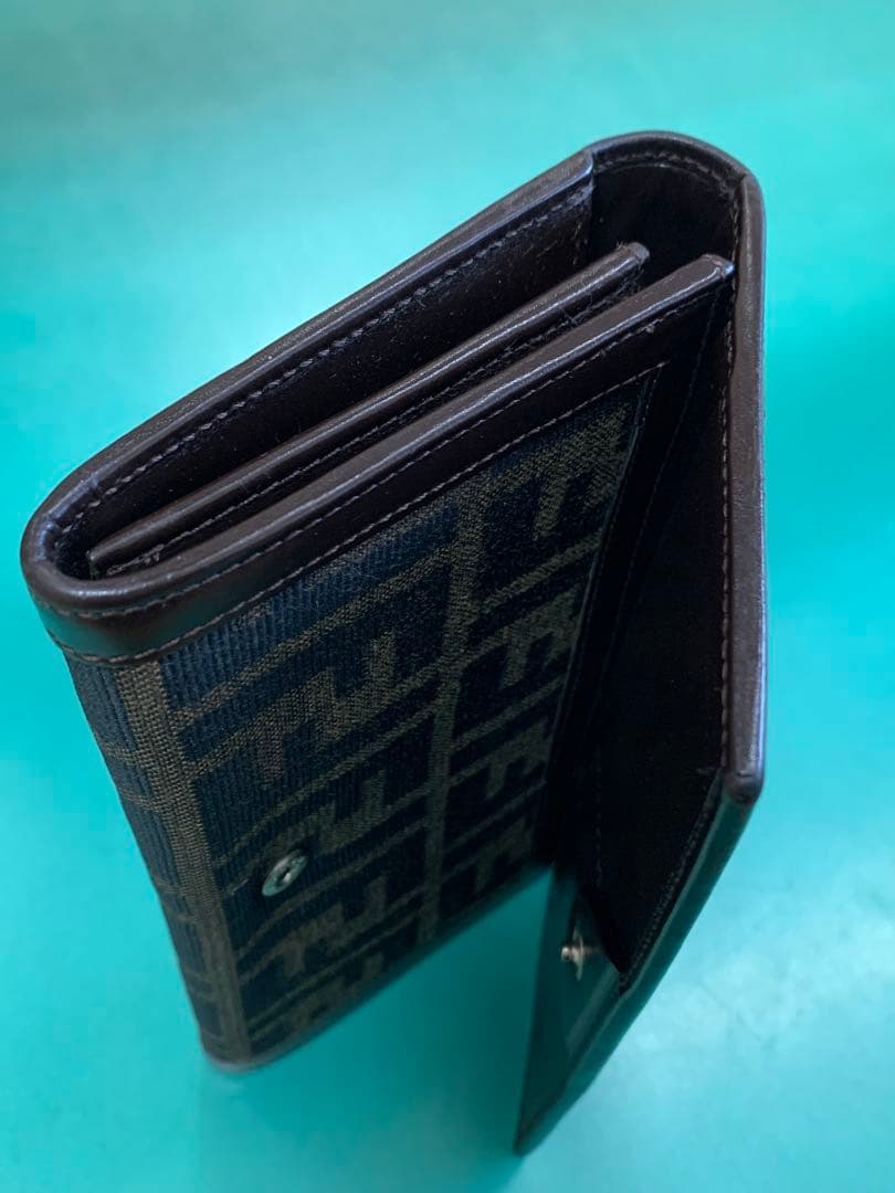 美品 正規品 FENDI フェンディ ズッカ柄 長財布 財布 FFロゴ ブラウン