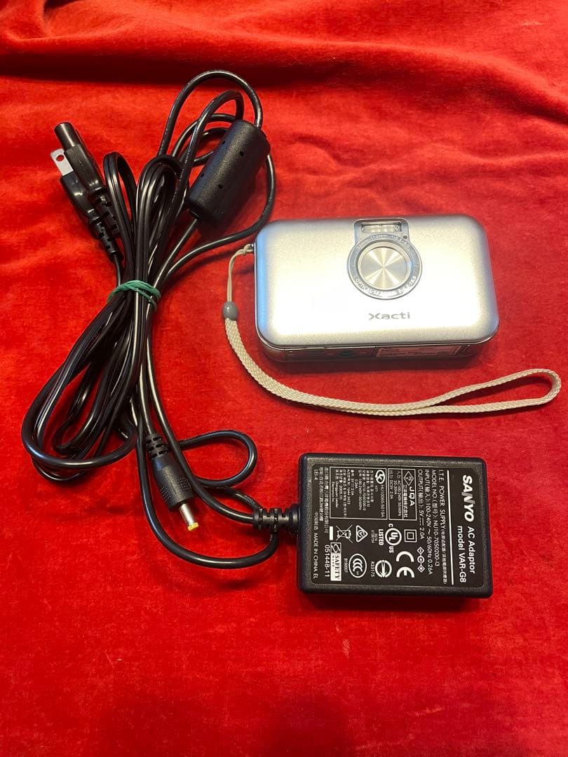 希少　美品　動作品　SANYO Xacti DSC-E6 デジタルカメラ
