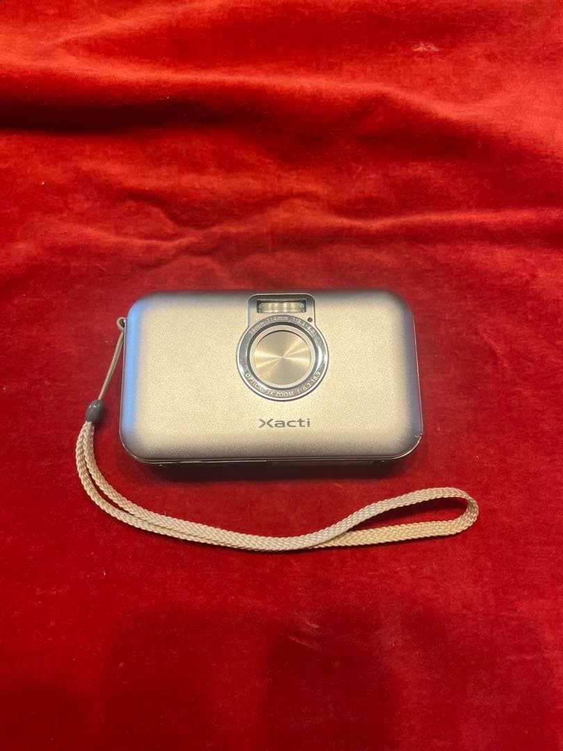 希少　美品　動作品　SANYO Xacti DSC-E6 デジタルカメラ