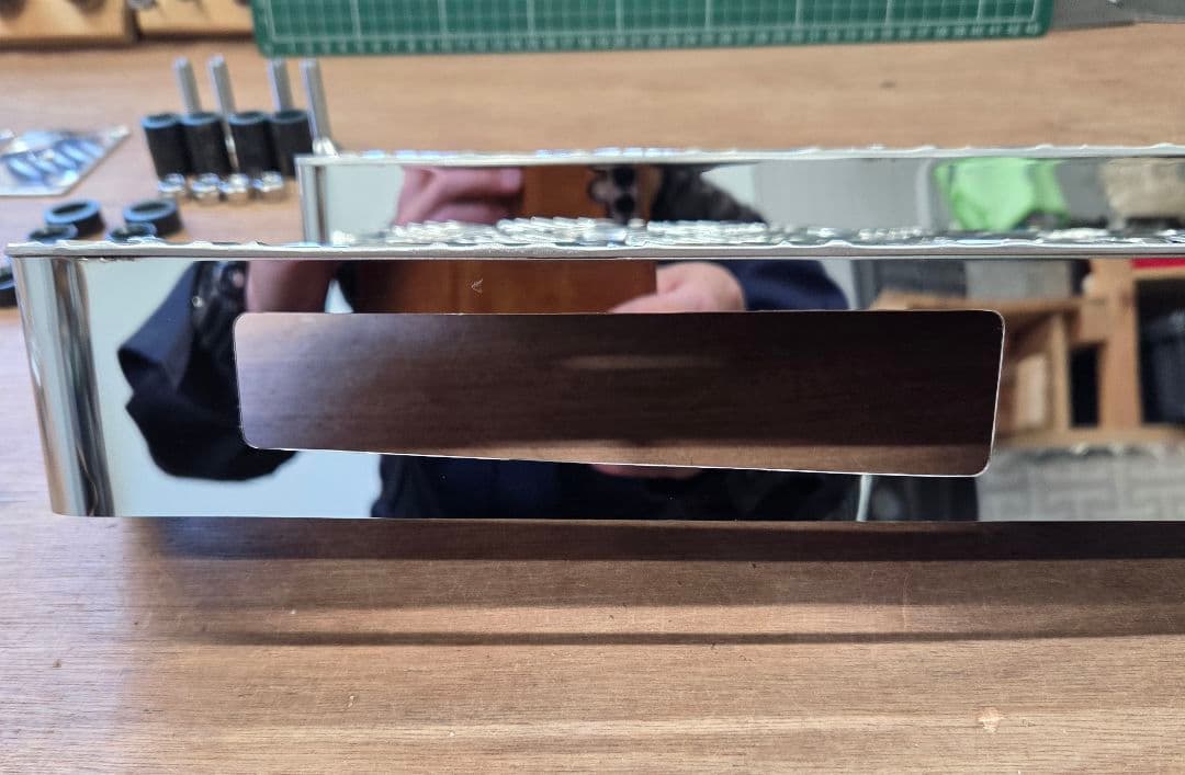 ピ*ん様 17スーパーグレート　サイドステップアルミ縞板×鏡面ステンボルトナット