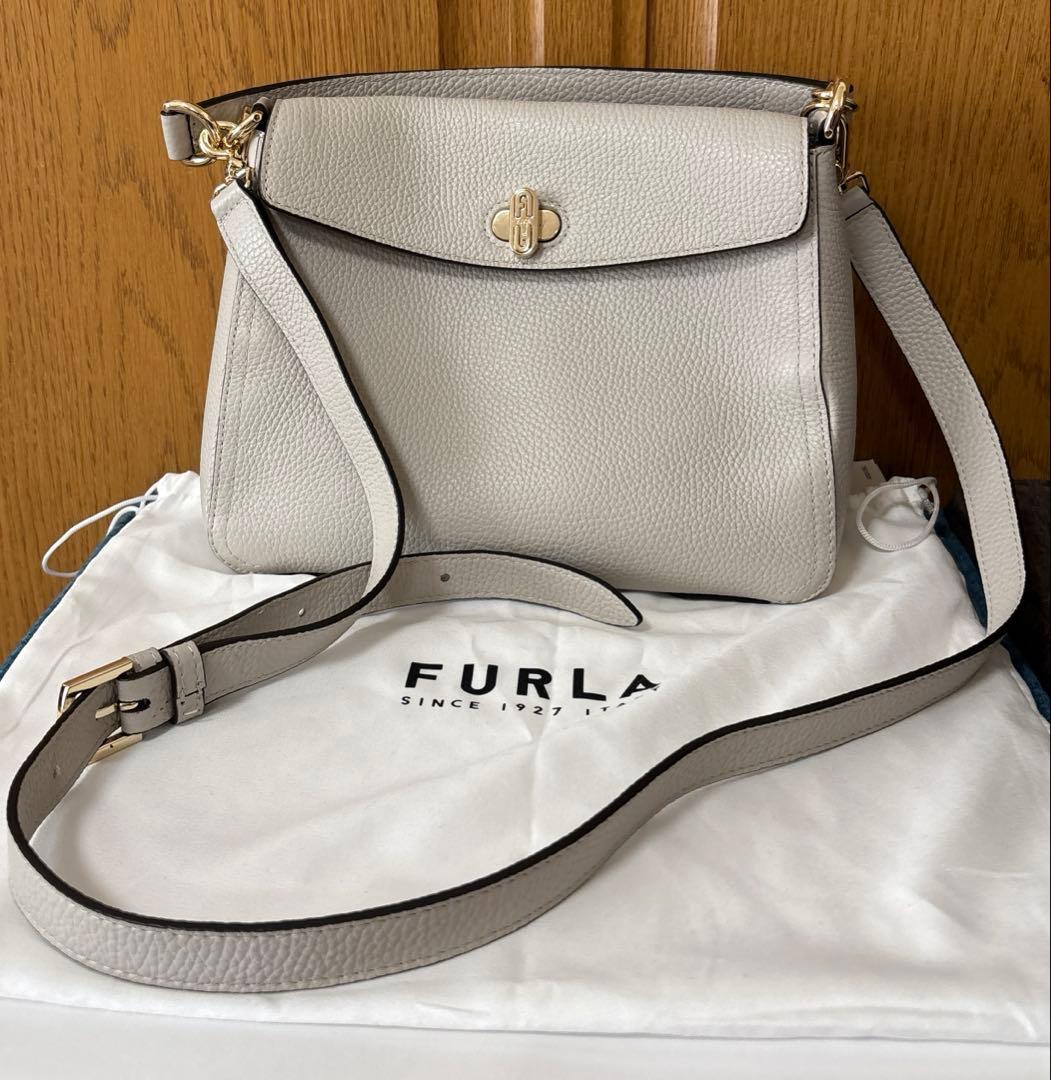 変更！FURLA グレー ショルダーバッグ レザー製