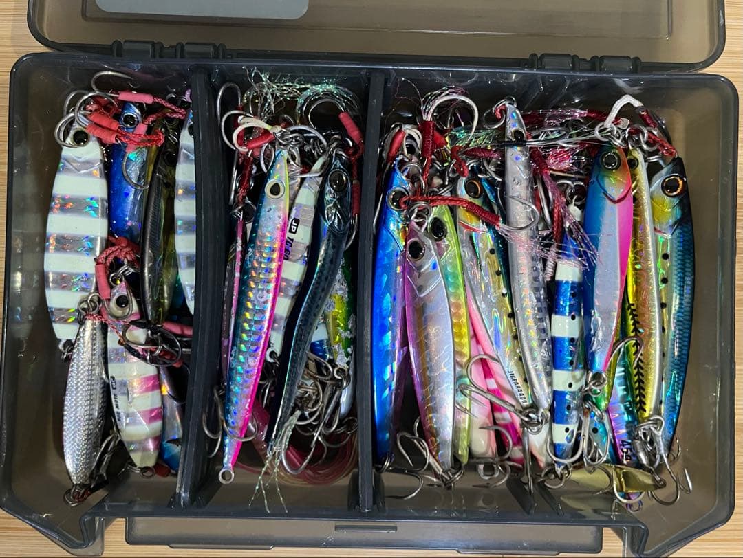 青物シーバス　ルアーまとめ売り　メイホウケース、ダイワバッグ付［中古］