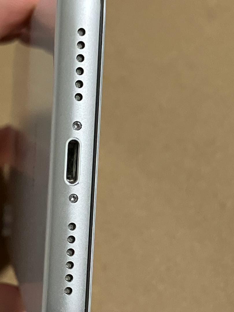 iPhone XR 64GB ホワイト　SIMロックなし　初期化済　動作品　美品