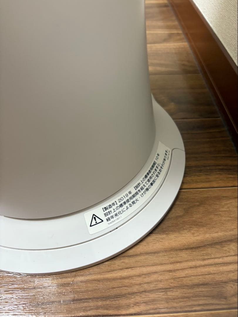 デロンギ　タワー型空気清浄機 ホワイト